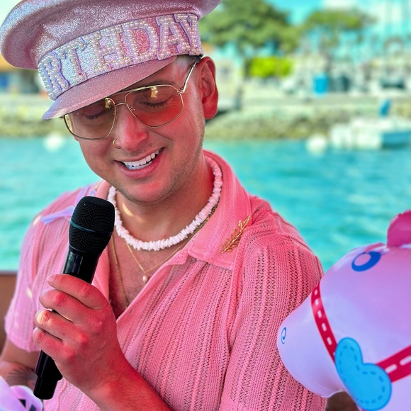 Meet your Posher, Alex - Picture 3 of 8